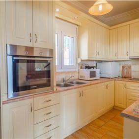 5 bedroom villa with pool, near Acharavi, sleeps 9